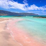 Las playas de arena rosa más impresionantes del mundo